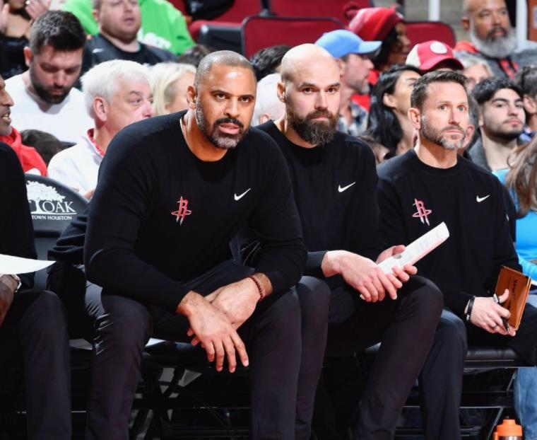 1裁1签!火箭调整3阵,抢断王签训练营合同,乌度卡坚信防守至上