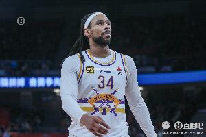 APP下载-全面发挥！萨林杰16中7&amp;三分5中2 得到20分14板6助3断