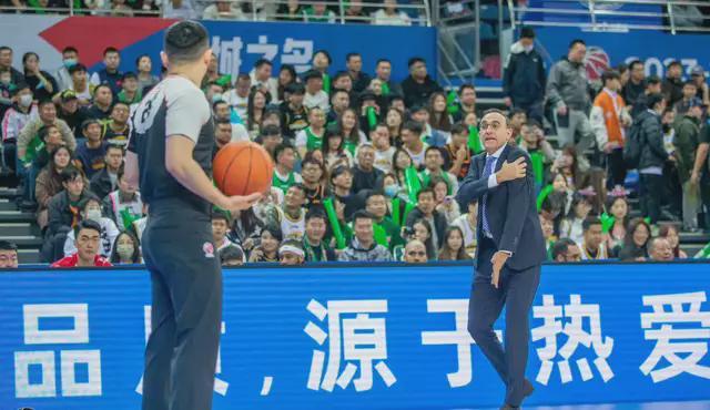 规则官方-再次出山救火！曝乌戈接替杨鸣，成为辽宁男篮新主帅