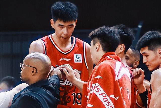 山东男篮不敌广州:外援短板明显、威金顿打脸邱彪后卫都是于德豪